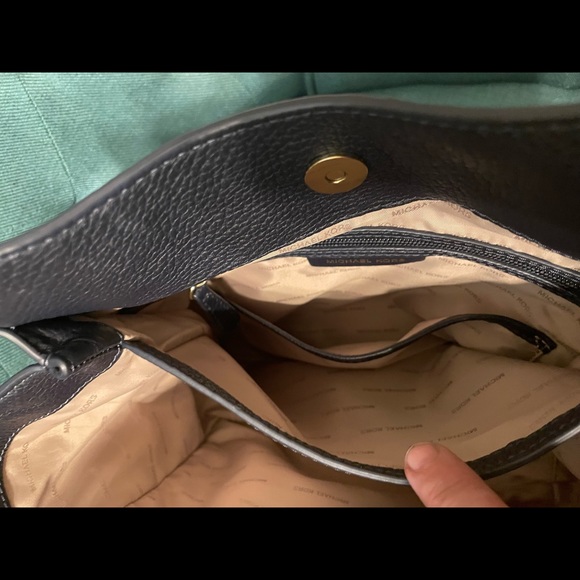 Michael Kors Newbury Pebbled Leather Chain Tote Bag dark navy EUC - Picture 13 of 14